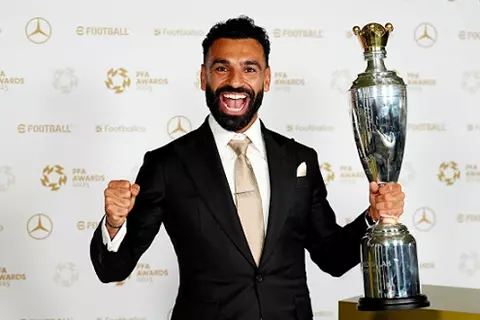 للمرة الثالثة في تاريخه.. محمد صلاح يتوج بجائزة أفضل لاعب من رابطة المحترفين